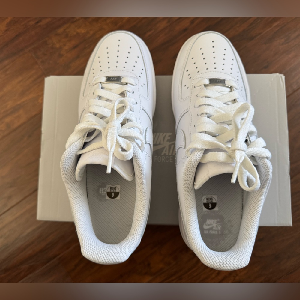 NWT Nike Air Force 1 '07 in White on White